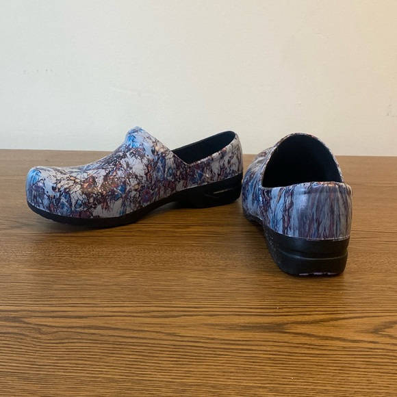Woman’s Clog - Picture 1 of 4